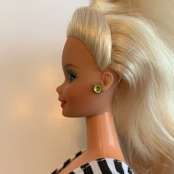 Vintage Barbie, Holiday Barbie 1991 #1871 - Picture 5 of 16